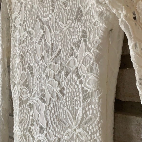 Lace dress - Picture 4 of 4
